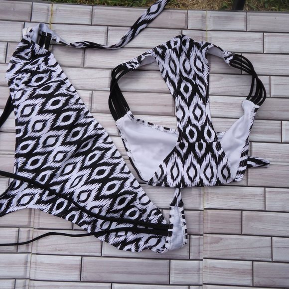 NWT. SIZE L. STYLISH swimwear bikini set. - Picture 10 of 15